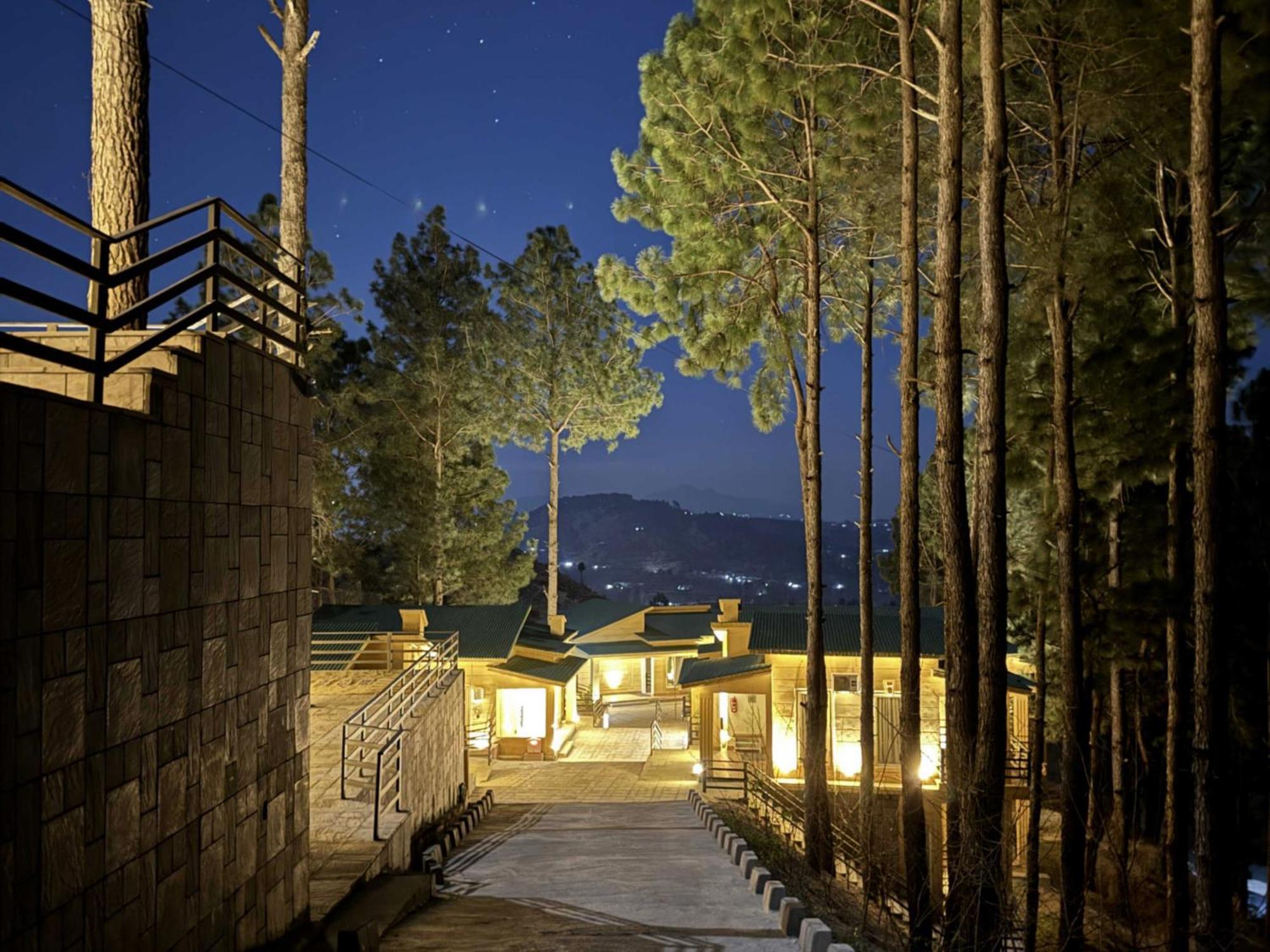 Hidden Hills Hotel & Resort Mansehra Экстерьер фото