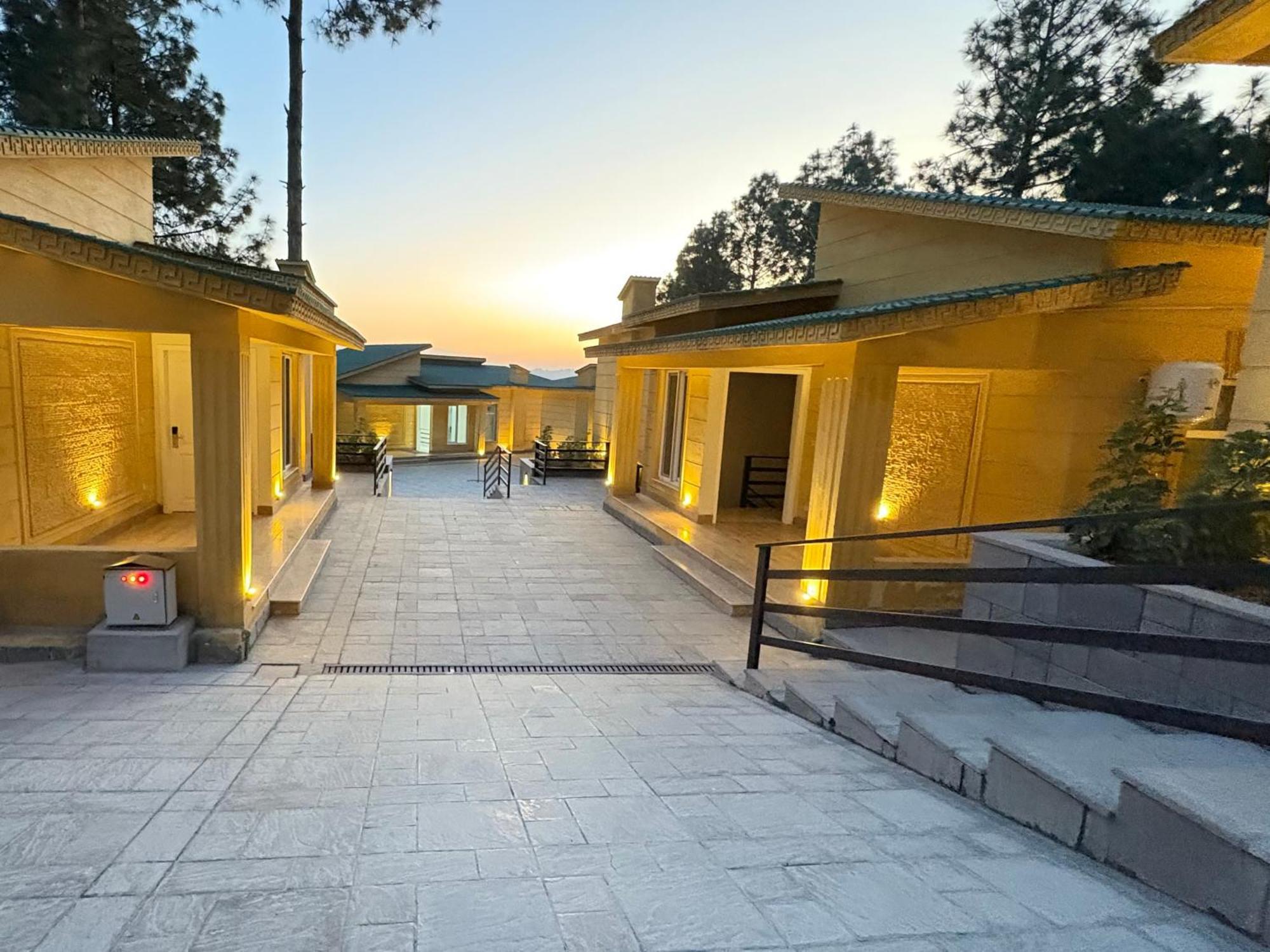 Hidden Hills Hotel & Resort Mansehra Экстерьер фото